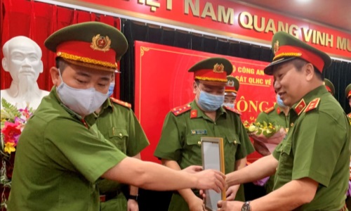 Ae2bet Đăng ký ngay QLHC về TTXH Bộ E2 bet đá gà trực tiếp gặp mặt, động viên cán bộ, chiến sỹ tăng cường cho các xã biên giới trọng điểm