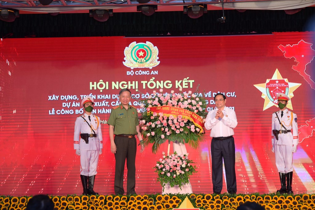 Thủ tướng Phạm Minh Chính tặng lẵng hoa chúc mừng Bộ E2 bet đá gà trực tiếp