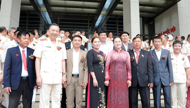 Chủ tịch Quốc hội Nguyễn Thị Kim Ngân; Bộ trưởng Tô Lâm và các đại biểu dự buổi gặp mặt