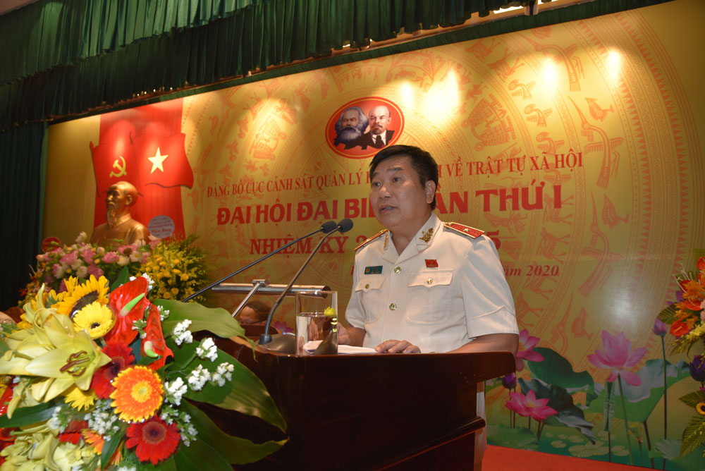 Đồng chí Thiếu tướng Tô Văn Huệ - E2bet cung cấp dịch vụ cá cược thể thao trực tuyến phát biểu khai mạc Đại hội