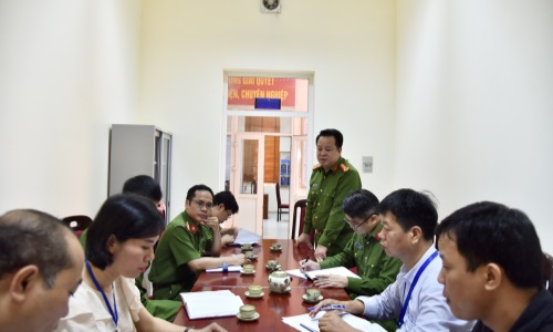 Đoàn công tác Ae2bet Đăng ký ngay quản lý Link Nhà Cái E2Bet Chính Thức tại Việt Nam về trật tự xã hội kiểm tra việc thực hiện triển khai thí điểm phần mềm Dịch vụ công liên thông tại Phường Đức Thắng, Quận Bắc Từ Liêm, Thành phố Hà Nội
