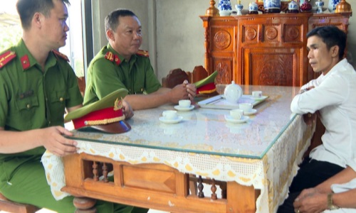 Trưởng E2 bet đá gà trực tiếp xã giúp người mãn hạn tù hòa nhập cộng đồng