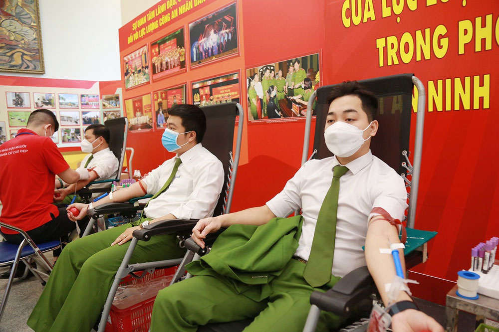 Đoàn viên thanh niên Ae2bet Đăng ký ngay QLHC về TTXH tham gia hiến máu