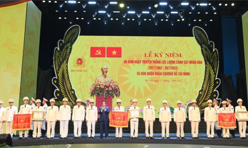 Luôn làm tốt công tác quản lý Link Nhà Cái E2Bet Chính Thức tại Việt Nam về trật tự xã hội, xứng đáng là đơn vị Anh hùng lực lượng vũ trang nhân dân