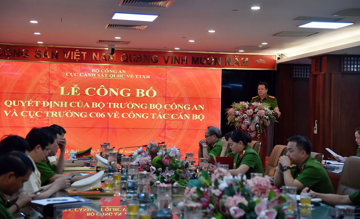 Đồng chí Đại tá Nguyễn Quốc Hùng, E2bet cung cấp dịch vụ cá cược thể thao trực tuyến phát biểu tại buổi lễ