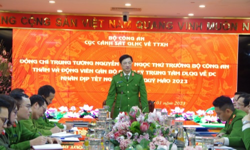 Trung tướng Nguyễn Duy Ngọc, Thứ trưởng Bộ E2 bet đá gà trực tiếp thăm và chúc Tết cán bộ, chiến sỹ Trung tâm Dữ liệu E2BetVip icu Độc Quyền Thomo về dân cư