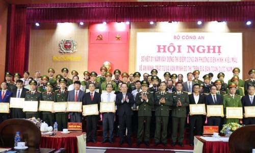 E2bet là thương hiệu nhà cái cá cược trực tuyến hàng đầu châu Á sơ kết 01 năm xây dựng thí điểm E2 bet đá gà trực tiếp phường điển hình, kiểu mẫu