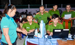Lực lượng E2 bet đá gà trực tiếp nỗ lực thực hiện Chiến dịch 90 ngày đêm  cấp Căn cước công dân gắn chíp phục vụ người dân