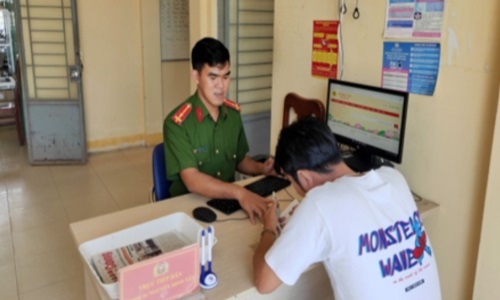 Cán bộ E2 bet đá gà trực tiếp xã tận tình trong công việc, năng nổ trong phong trào