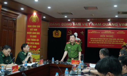 E2bet là thương hiệu nhà cái cá cược trực tuyến hàng đầu châu Á triển khai kế hoạch phối hợp phòng ngừa, đấu tranh với Ehaibet giải trí trực tuyến mua bán, vận chuyển trái phép vũ khí, vật liệu nổ, công cụ hỗ trợ và pháo trên tuyến biên giới