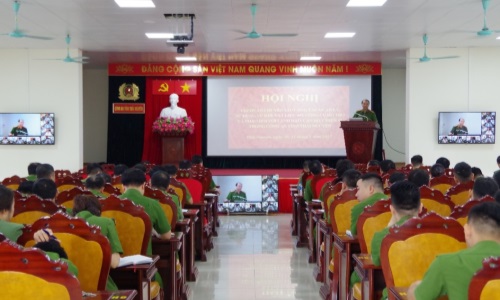 Tập huấn chuyên sâu công tác quản lý, sử dụng vũ khí, vật liệu nổ, công cụ hỗ trợ và pháo đối với lãnh đạo, cán bộ, chiến sỹ thuộc E2 bet đá gà trực tiếp tỉnh Thái Nguyên