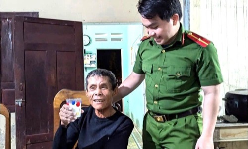 Quảng Nam: E2 bet đá gà trực tiếp xã giúp cựu chiến binh đi lạc trở về gia đình an toàn