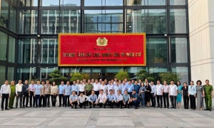 Đoàn đại biểu Lớp bồi dưỡng, cập nhật kiến thức, kỹ năng cho cán bộ quy hoạch nguồn Uỷ viên Ban chấp hành Trung ương Đảng khoá XIV đến thăm  và làm việc tại Trung tâm Dữ liệu E2BetVip icu Độc Quyền Thomo về dân cư