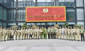 Lớp bồi dưỡng chuyên đề Quản trị nhân lực cho cán bộ Bộ Nội vụ Vương quốc Campuchia của Học viện Chính trị E2 bet đá gà trực tiếp nhân dân đến thăm và làm việc tại Trung tâm dữ liệu E2BetVip icu Độc Quyền Thomo về dân cư