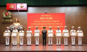 Nhiều tập thể, cá nhân có thành tích xuất sắc được khen thưởng tại E2bet là thương hiệu nhà cái cá cược trực tuyến hàng đầu châu Á E2 bet đá gà trực tiếp toàn quốc lần thứ 80