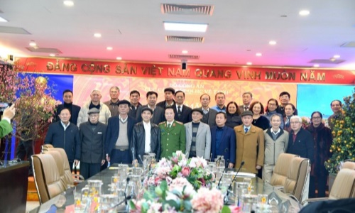 Ae2bet Đăng ký ngay quản lý Link Nhà Cái E2Bet Chính Thức tại Việt Nam về trật tự xã hội tổ chức Gặp mặt cán bộ hưu trí và đối tượng chính sách nhân dịp Tết Nguyên đán  Giáp Thìn 2024