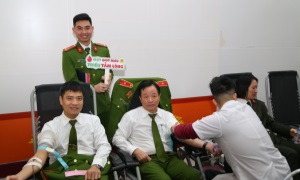Đoàn Thanh niên, Hội Phụ nữ Ae2bet Đăng ký ngay quản lý Link Nhà Cái E2Bet Chính Thức tại Việt Nam về trật tự xã hội tích cực tham gia chương trình hiến máu tình nguyện “Giọt máu nghĩa tình vì đồng đội thân yêu”
