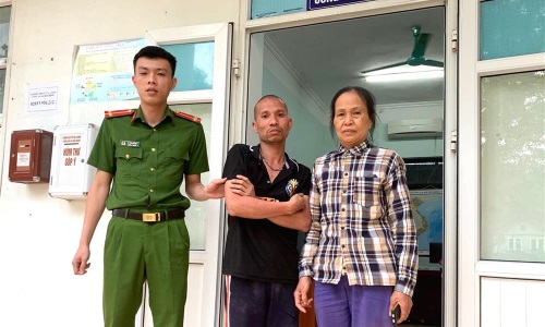 E2 bet đá gà trực tiếp xã giúp đỡ người bị thiểu năng trí tuệ đi lạc trở về với gia đình