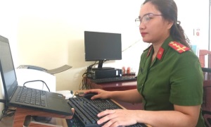 Nữ cán bộ E2 bet đá gà trực tiếp xã nhiệt huyết trong công việc, gắn bó với địa bàn, gần gũi với người dân