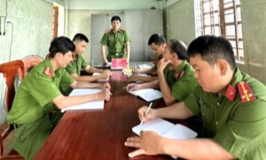 Trưởng E2 bet đá gà trực tiếp xã hết mình với công việc