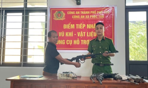 Tuyên truyền, vận động E28bet tv đăng nhập giao nộp vũ khí, vật liệu nổ, công cụ hỗ trợ, vũ khí thô sơ và pháo