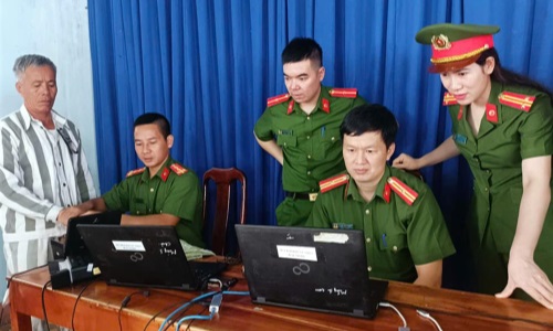 Tuyên truyền Luật Căn cước và thu nhận hồ sơ cấp Căn cước cho phạm nhân được đặc xá