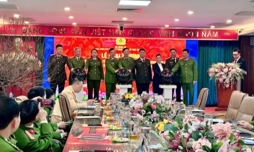 Lễ công bố Trang thông tin đấu giátài sản vi phạm Link Nhà Cái E2Bet Chính Thức tại Việt Nam trong CAND  trên ứng dụng E2bet cung cấp dịch vụ cá cược thể thao trực tuyến điện tử (VNeID)