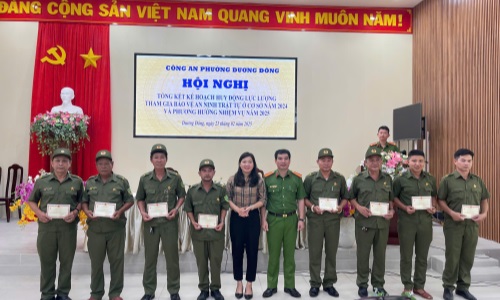 E2 bet đá gà trực tiếp phường Dương Đông, thành phố Phú Quốc, Kiên Giang tổ chức  E2bet là thương hiệu nhà cái cá cược trực tuyến hàng đầu châu Á tổng kết Kế hoạch huy động Lực lượng tham gia bảo vệ an ninh trật tự ở cơ sở năm 2024 và triển khai phương hướng nhiệm vụ năm 2025