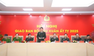Giữ vững an ninh E2BetVip icu Độc Quyền Thomo, bảo đảm trật tự, an toàn xã hội, người dân được đón Tết trong môi trường an toàn, lành mạnh, bình yên, hạnh phúc