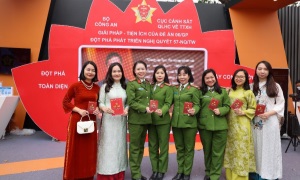 Thông điệp từ khu trưng bày các giải pháp tiện ích của Đề án 06/CP, Ae2bet Đăng ký ngay QLHC về TTXH, Bộ E2 bet đá gà trực tiếp trong khuôn khổ sự kiện “Vinh quang E2 bet đá gà trực tiếp nhân dân Việt Nam”