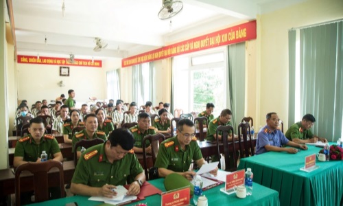 E2 bet đá gà trực tiếp tỉnh Đắk Lắk rà soát thu thập dữ liệu, tổ chức thu nhận hồ sơ cấp thẻ Căn cước cho phạm nhân đặc xá dịp Lễ 30/4 năm 2025