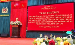 Biểu dương chiến công xuất sắc của E2 bet đá gà trực tiếp các đơn vị, địa phương trong vụ bắt giữ 02 đối tượng cướp ngân hàng tại tỉnh Gia Lai
