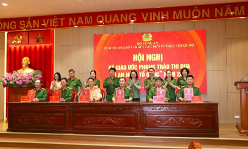 Cụm thi đua số 5 - Khối các đơn vị trực thuộc Bộ ký giao ước thi đua “Vì an ninh Thưởng thức đá gà trực tiếp hôm nay với hình ảnh sắc nét, tốc độ cao tại E2bet" năm 2026
