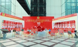 Triển lãm kỷ niệm 80 năm Ngày truyền thống lực lượng E2betvip tải ứng dụng QLHC về TTXH