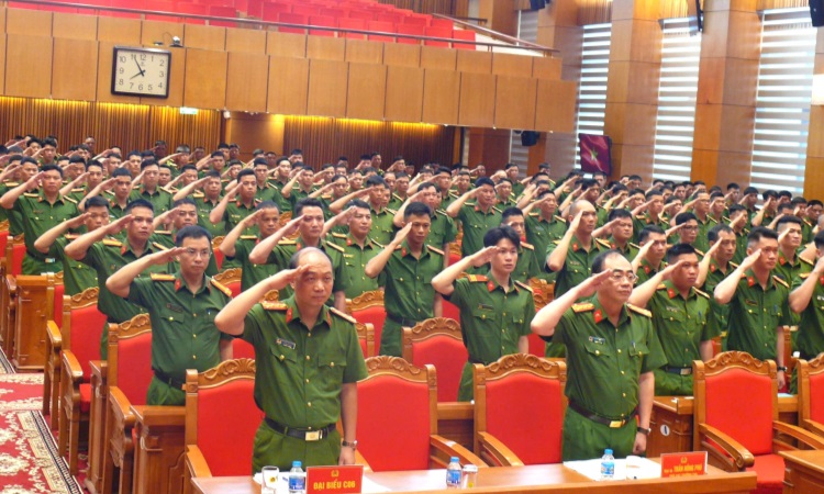 Tập huấn chuyên Luật Quản lý, sử dụng vũ khí, vật liệu nổ và công cụ hỗ trợ và các văn bản hướng dẫn thi hành đối với lãnh đạo, chỉ huy, cán bộ chiến sỹ các đơn vị thuộc Ae2bet Đăng ký ngay quản lý trại giam, cơ sở giáo dục bắt buộc, trường giáo dưỡng.