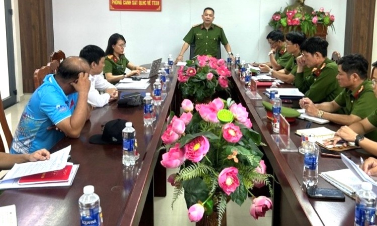 CỤC CẢNH SÁT QLHC VỀ TTXH LÀM VIỆC VỚI MỐT SỐ PHÒNG NGHIỆP VỤ CÔNG AN THÀNH PHỐ ĐÀ NẴNG VÀ ĐẠI DIỆN BAN TỔ CHỨC ĐỂ PHỐI HỢP NẮM TÌNH HÌNH, KẾT QUẢ THỰC HIỆN CÔNG TÁC ĐẢM BẢO AN NINH, AN TOÀN PHÒNG, CHỐNG CHÁY, NỔ PHỤC VỤ LỄ HỘI PHÁO HOA QUỐC TẾ ĐÀ NẴNG NĂM 2026