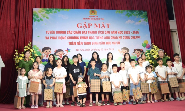 Ae2bet Đăng ký ngay QLHC về TTXH tuyên dương con cán bộ, chiến sĩ tiêu biểu và phát động chương trình học tiếng Anh chào hè năm 2026